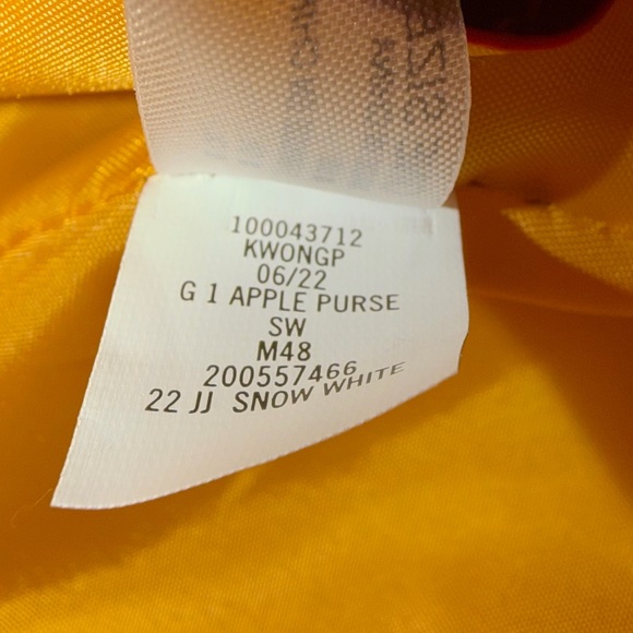 Disney | Snow White Apple Purse - Picture 14 of 15